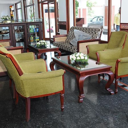 Vijayapark Hotel Kaduturutti Exteriör bild